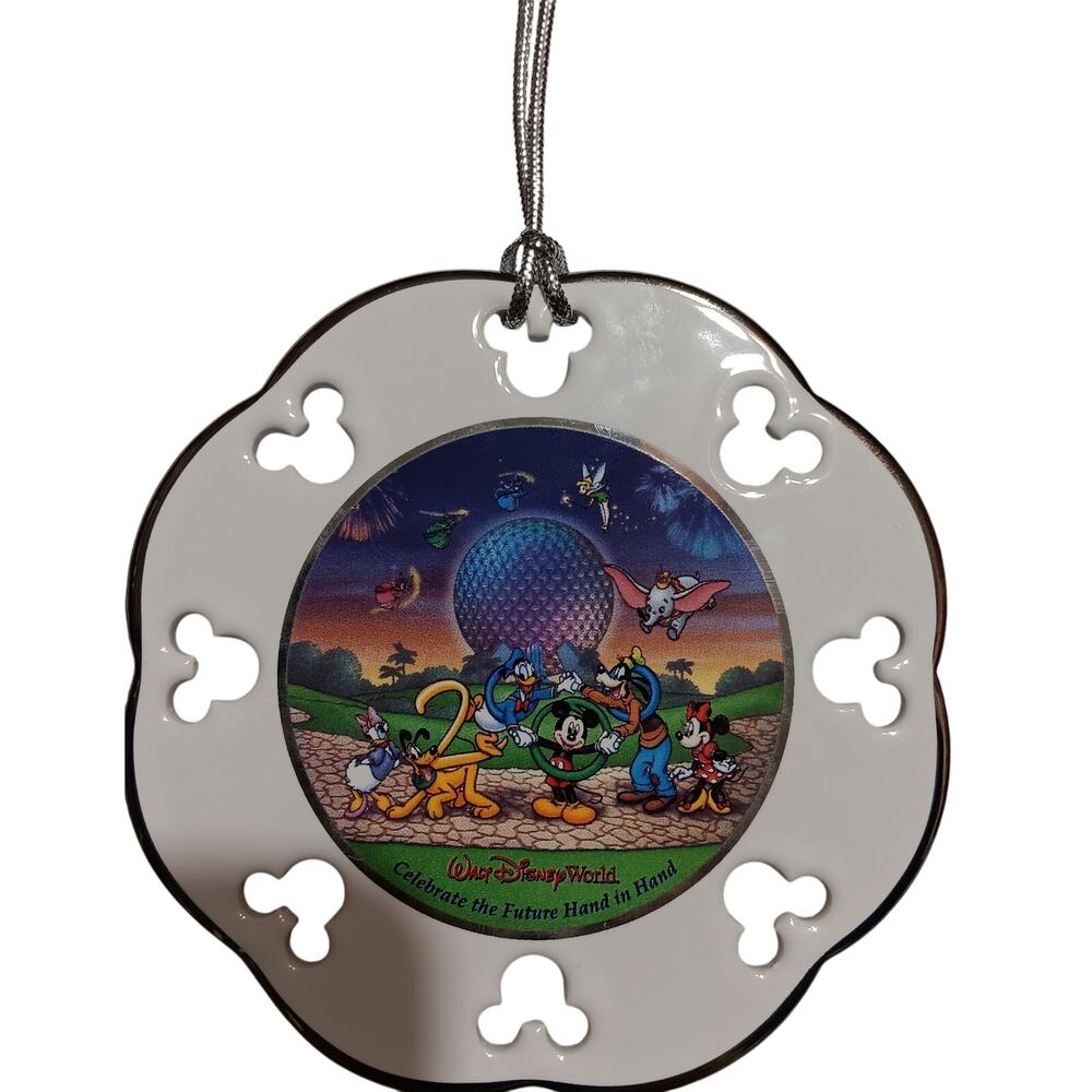 Walt Disney World '00 Ornament 4" Across w Box Celebrate the Future Hand to Hand